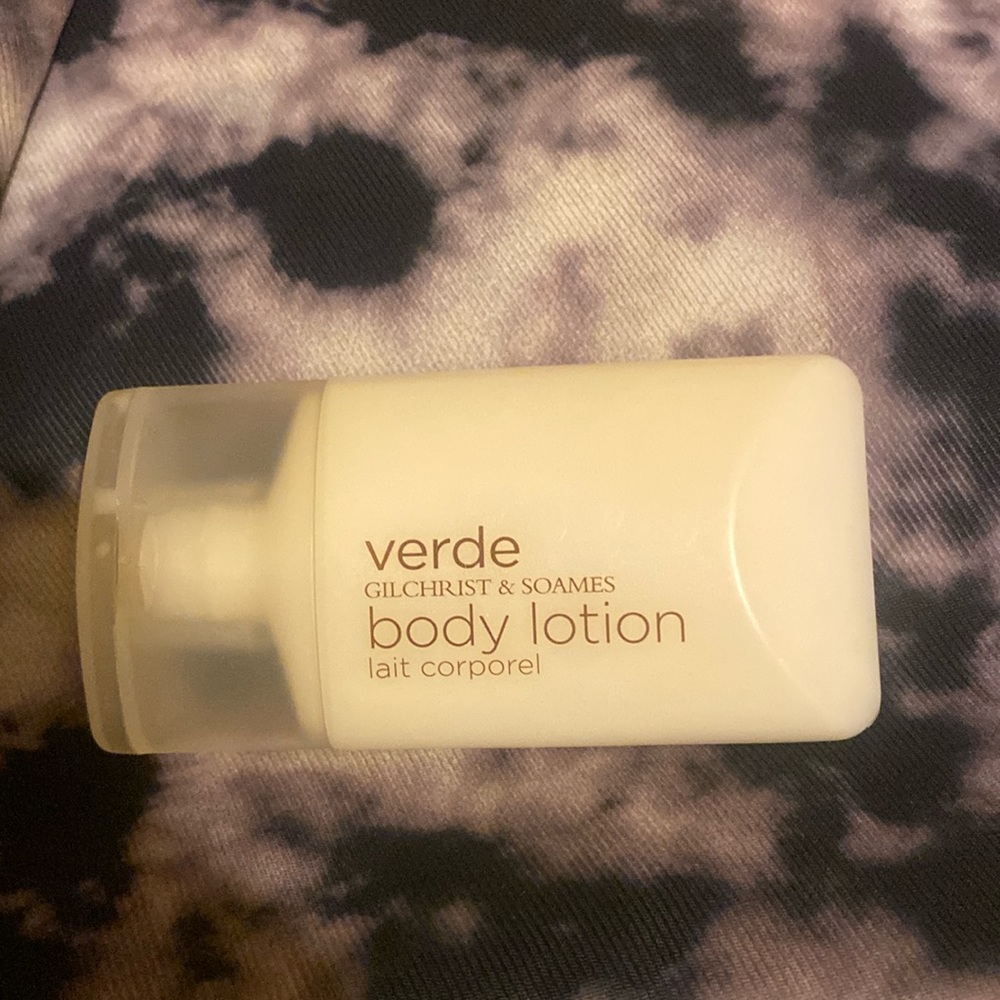Light scented lotion